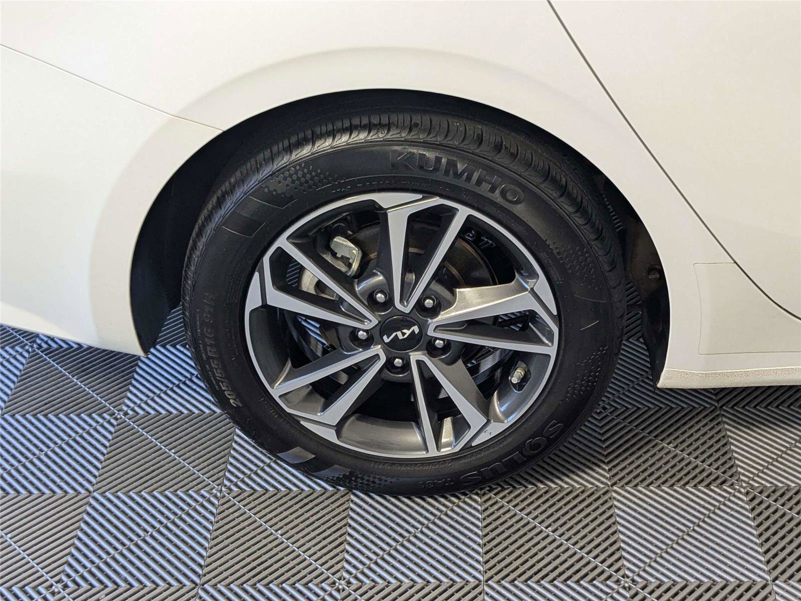 Used 2024 Kia Forte LXS w/ LXS Technology Package FWD image 7