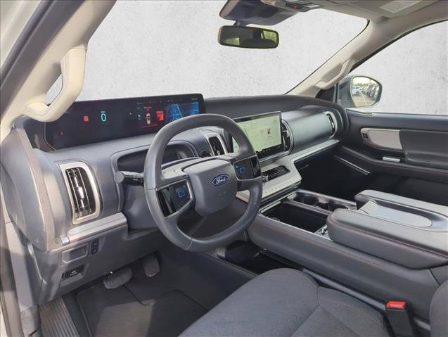 Used 2025 Ford Expedition Active RWD image 13