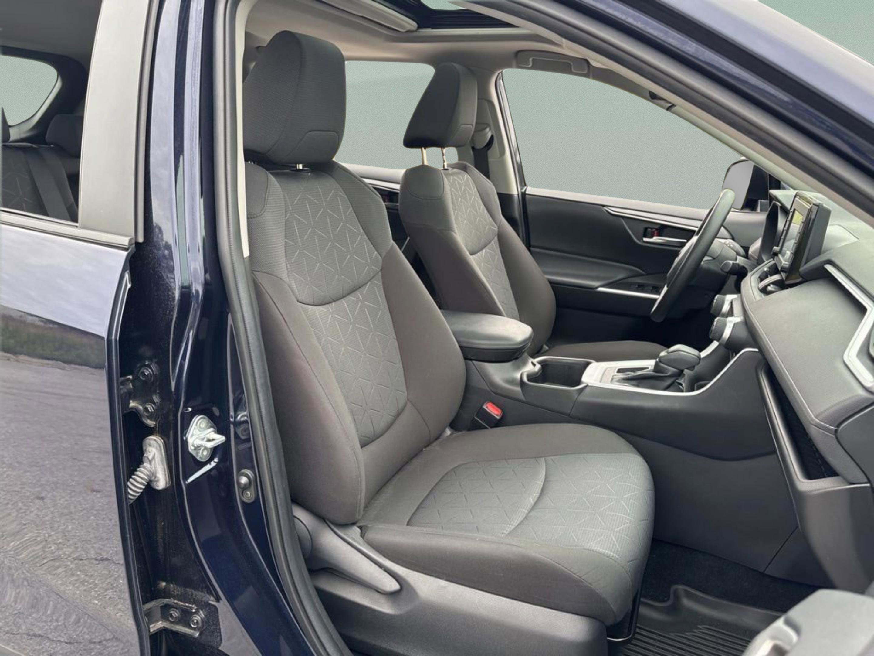 Certified 2022 Toyota RAV4 XLE FWD image 36