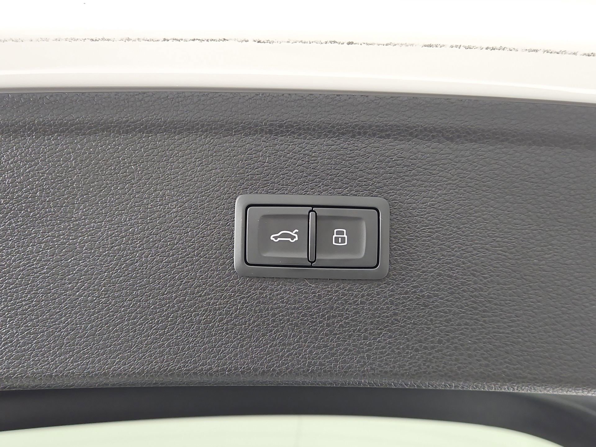 Certified 2025 Audi Q5 2.0T Premium w/ Convenience Plus Package image 16