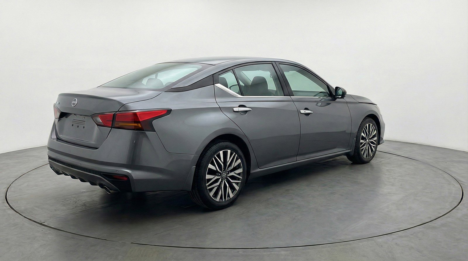 Used 2025 Nissan Altima 2.5 SV FWD image 9