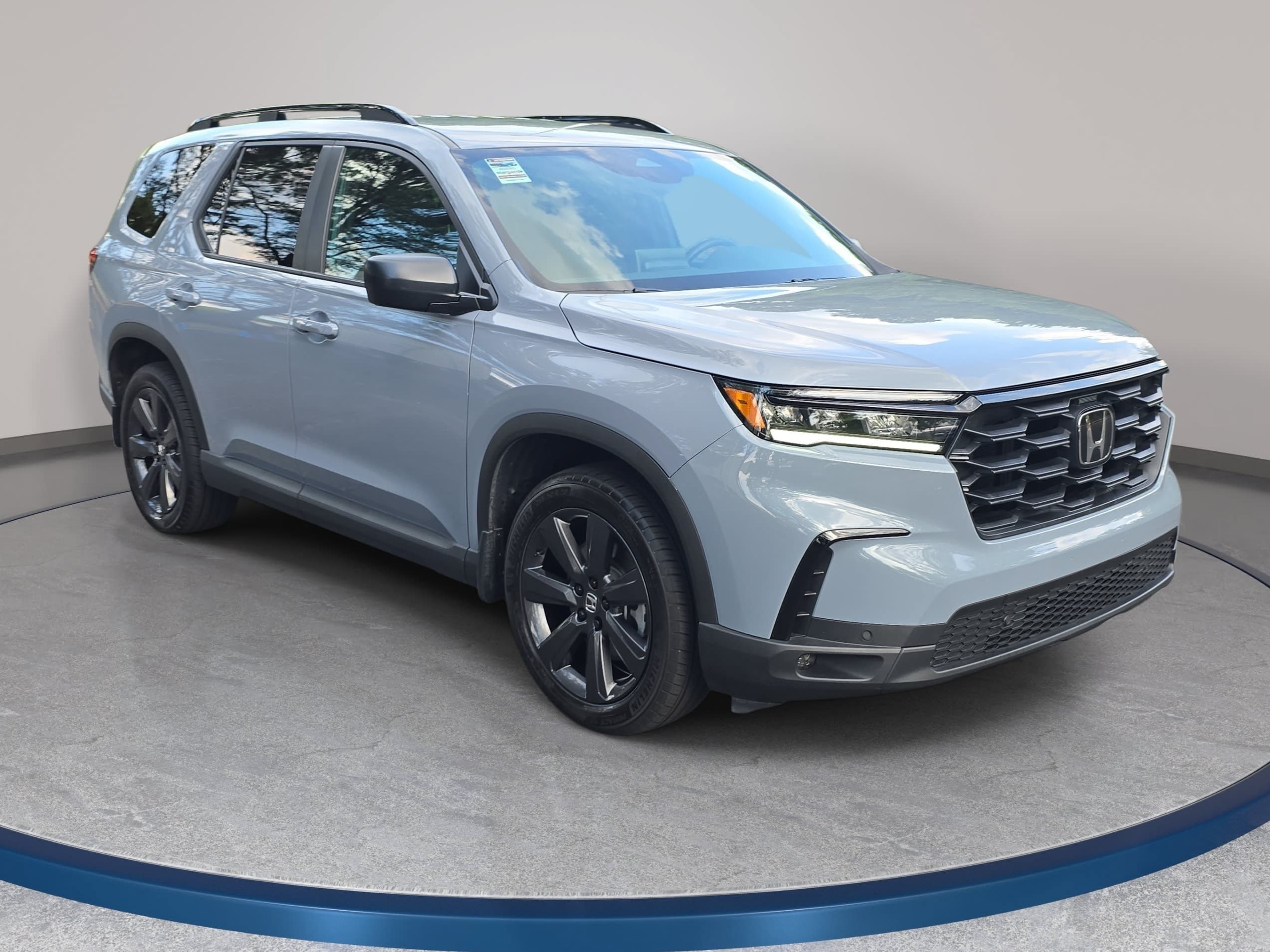 Used 2025 Honda Pilot Sport image 3