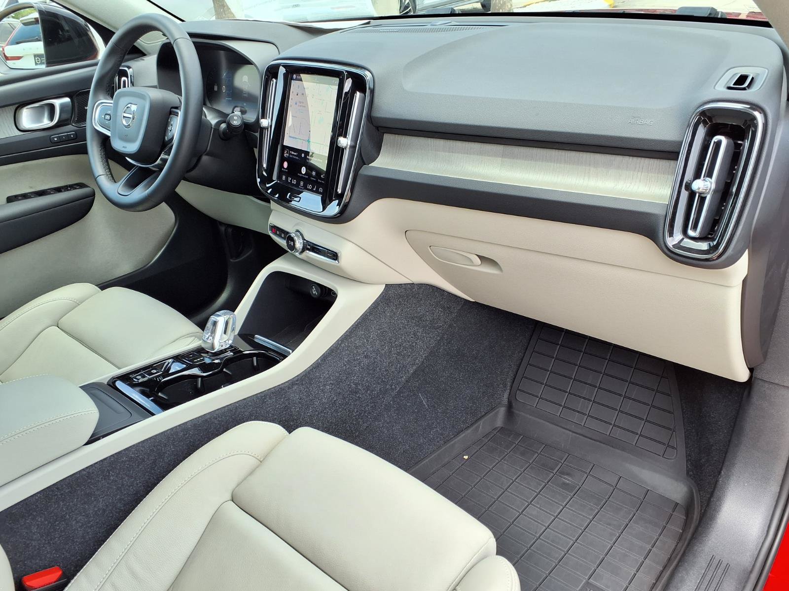 Certified 2023 Volvo XC40 B5 Ultimate w/ Protection Package Premier AWD/4WD image 10