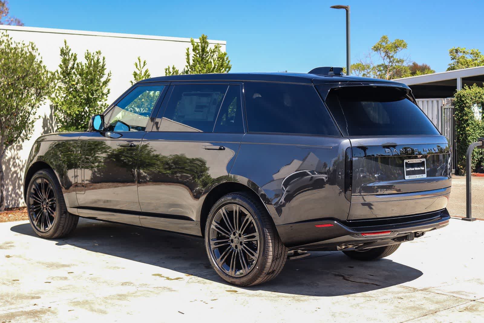 New 2026 Land Rover Range Rover Long Wheelbase SE AWD/4WD image 4