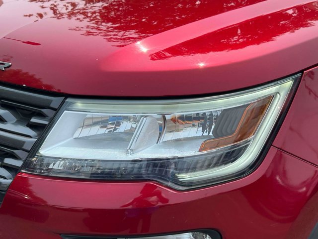 Used 2018 Ford Explorer XLT w/ Equipment Group 202A AWD/4WD image 11