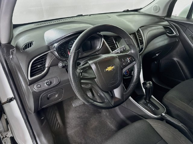 Used 2018 Chevrolet Trax LS FWD image 17