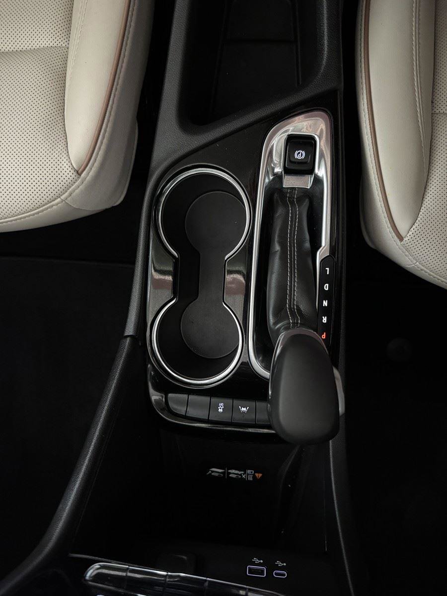 Used 2024 Buick Encore GX Avenir w/ Avenir Technology Package FWD image 18