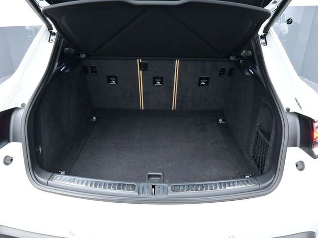 Certified 2023 Porsche Macan image 16