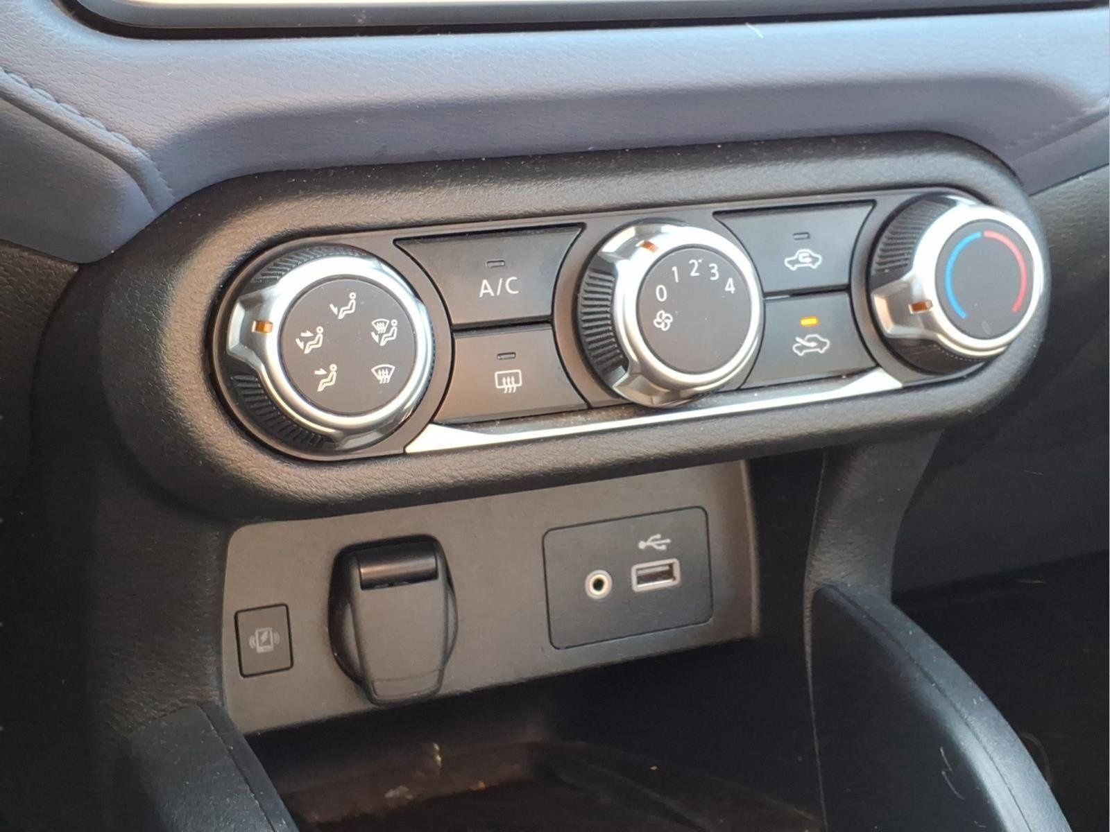 Used 2023 Nissan Versa SV image 9