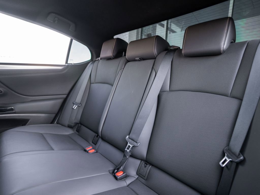 Certified 2022 Lexus ES 300h F Sport w/ Accessory Package 2 image 32