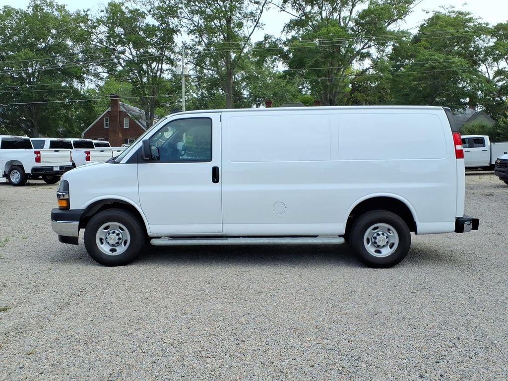 Used 2024 Chevrolet Express 2500 w/ Driver Convenience Package RWD image 4