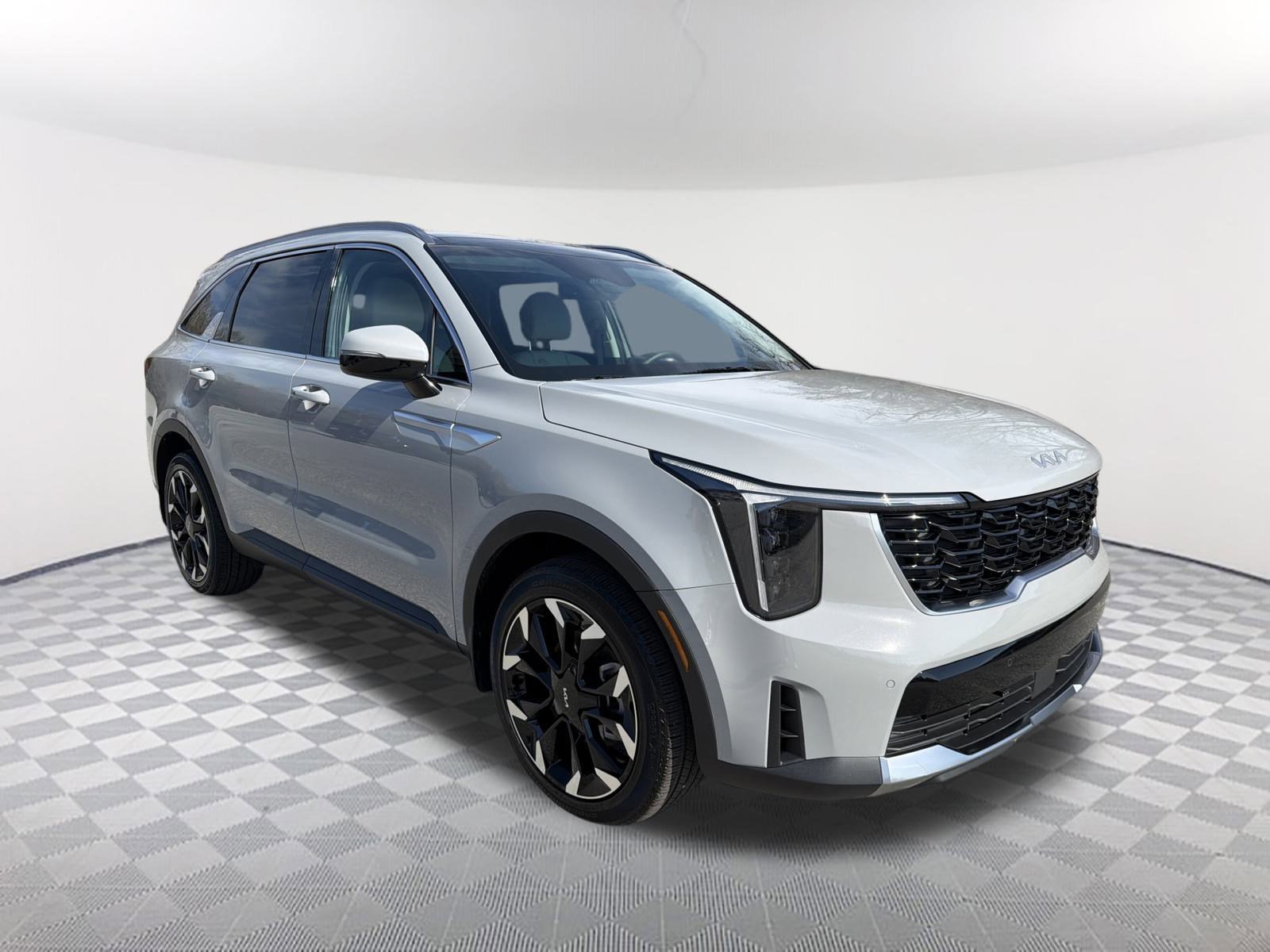 Used 2025 Kia Sorento EX w/ Panoramic Sunroof Package image 3