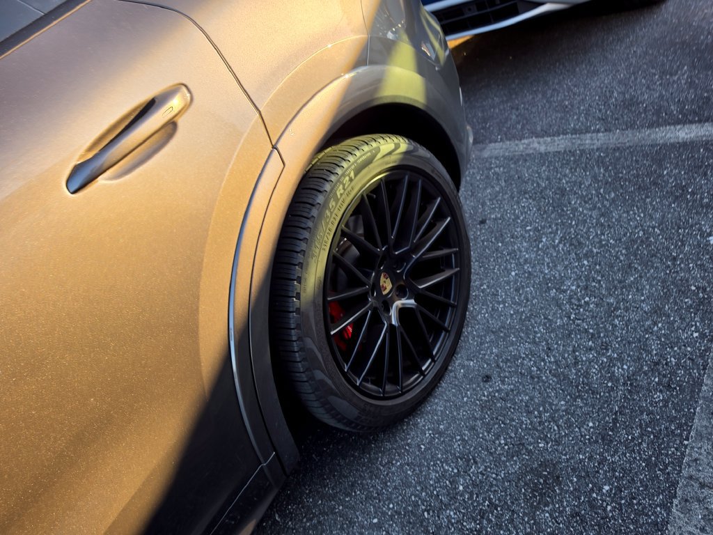Used 2023 Porsche Cayenne GTS AWD/4WD image 4