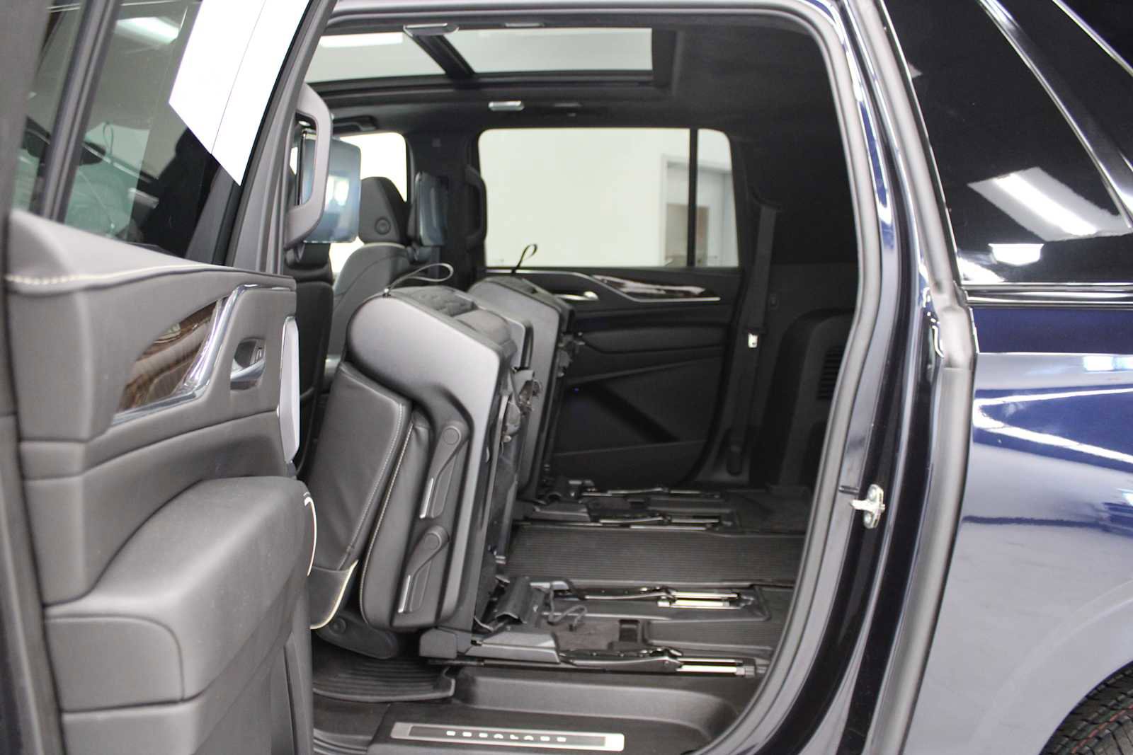 Certified 2024 Cadillac Escalade ESV Sport Platinum w/ LPO, ONYX Package image 53