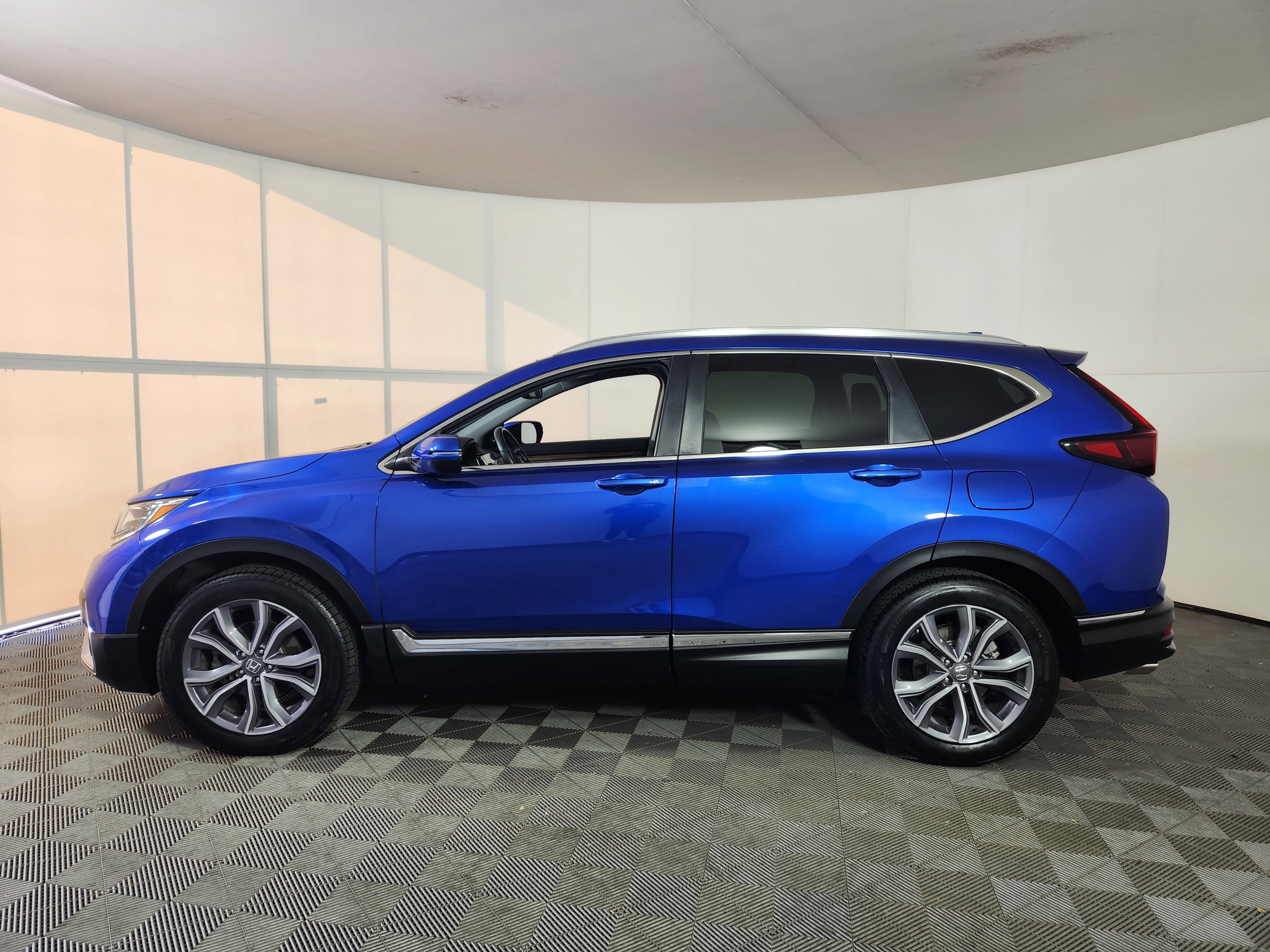 Used 2020 Honda CR-V Touring image 4