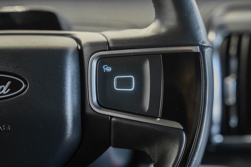 Used 2025 Ford Expedition Platinum w/ Stealth Appearance Package AWD/4WD image 31