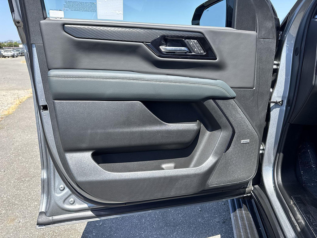 New 2026 GMC Yukon AT4 w/ AT4 Premium Package AWD/4WD image 18