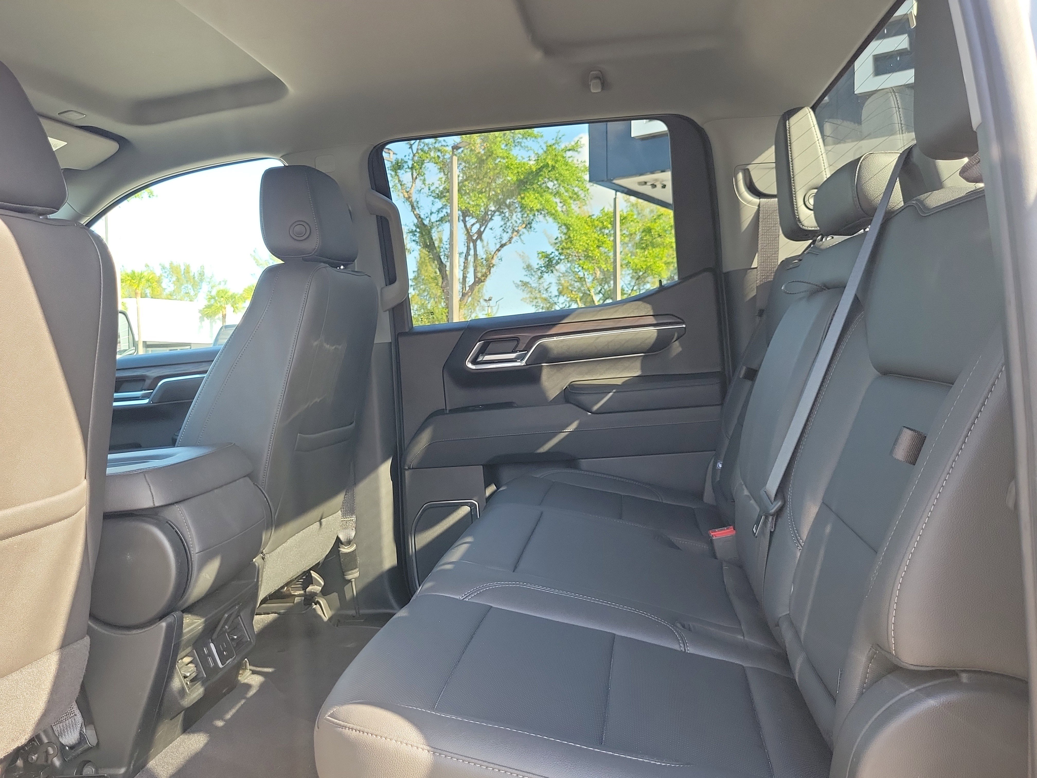 Used 2024 GMC Sierra 1500 SLT w/ X31 Off-Road Package AWD/4WD image 13