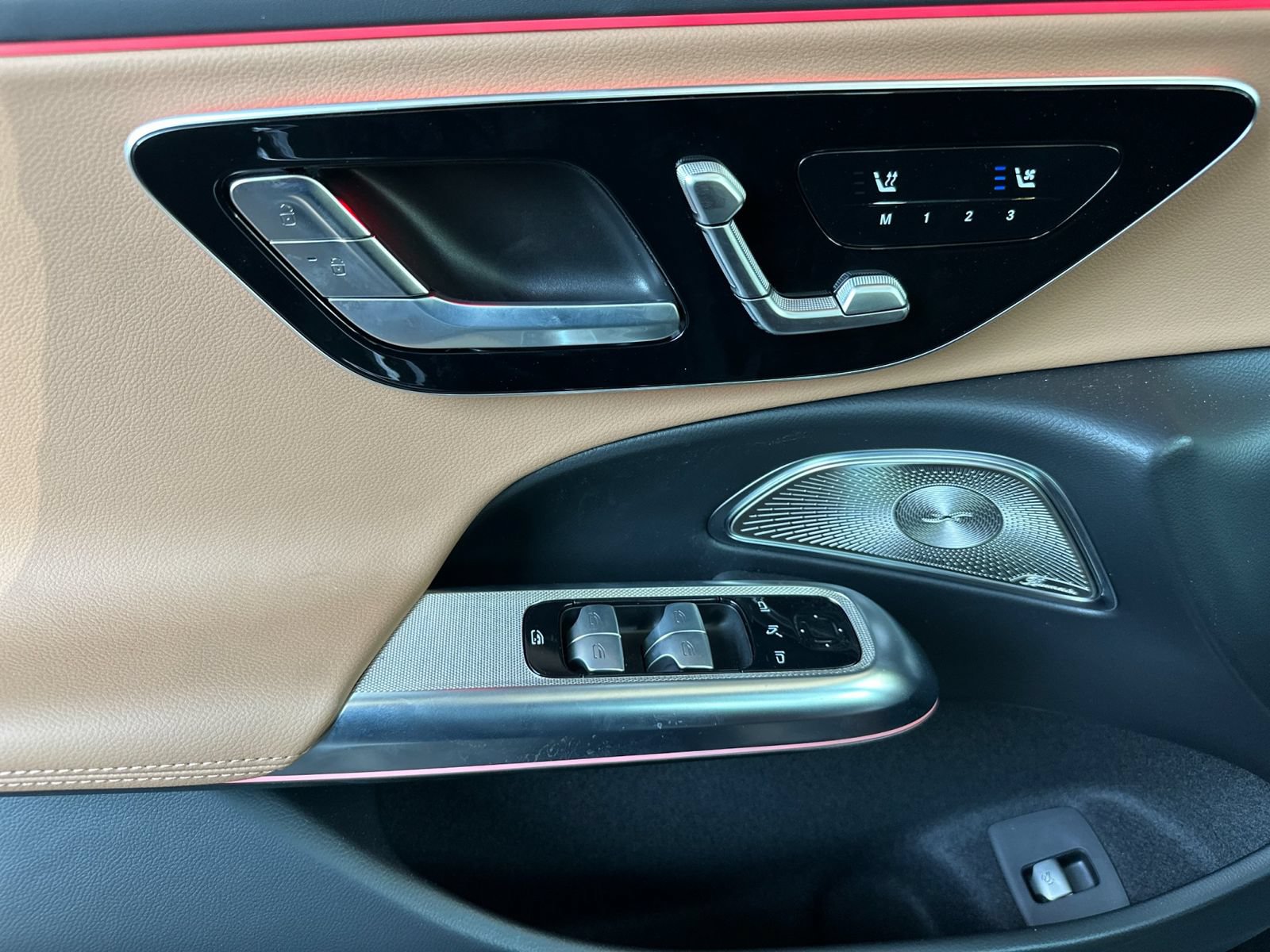 Used 2025 Mercedes-Benz E 350 Sedan image 11
