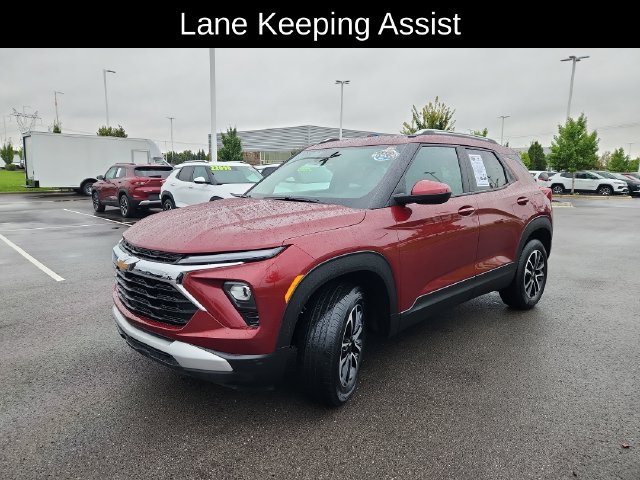 Used 2025 Chevrolet TrailBlazer LT AWD/4WD image 3