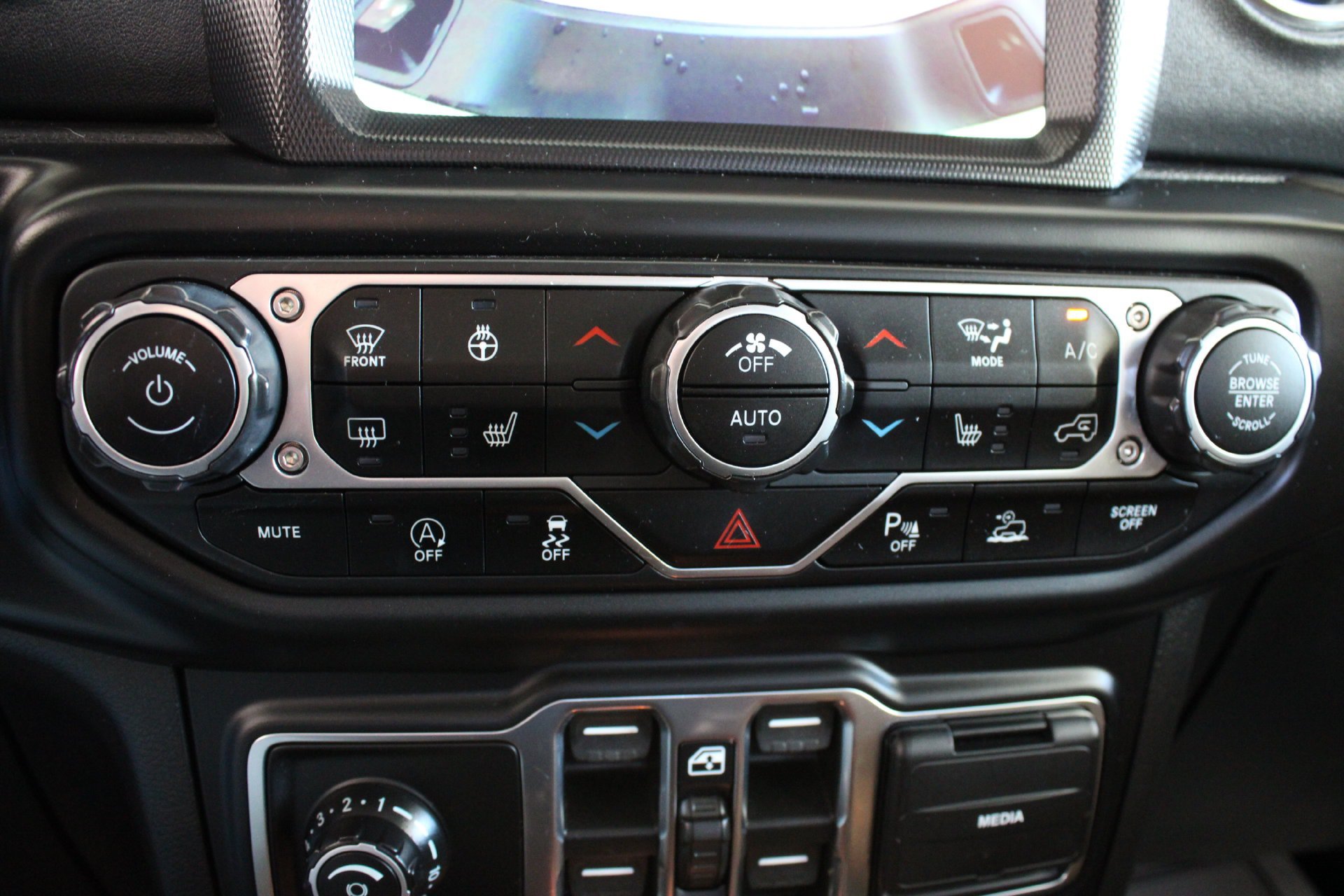 Used 2021 Jeep Gladiator Overland w/ Popular Equipment Package AWD/4WD image 37