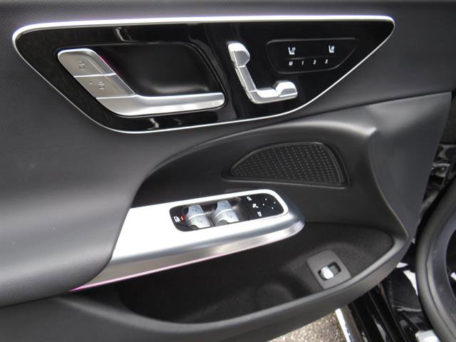 Used 2025 Mercedes-Benz E 350 4MATIC Sedan image 9