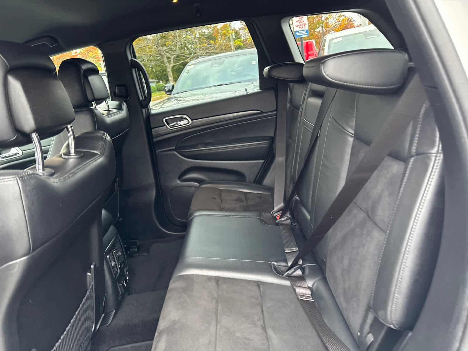 Used 2022 Jeep Grand Cherokee Laredo X image 30