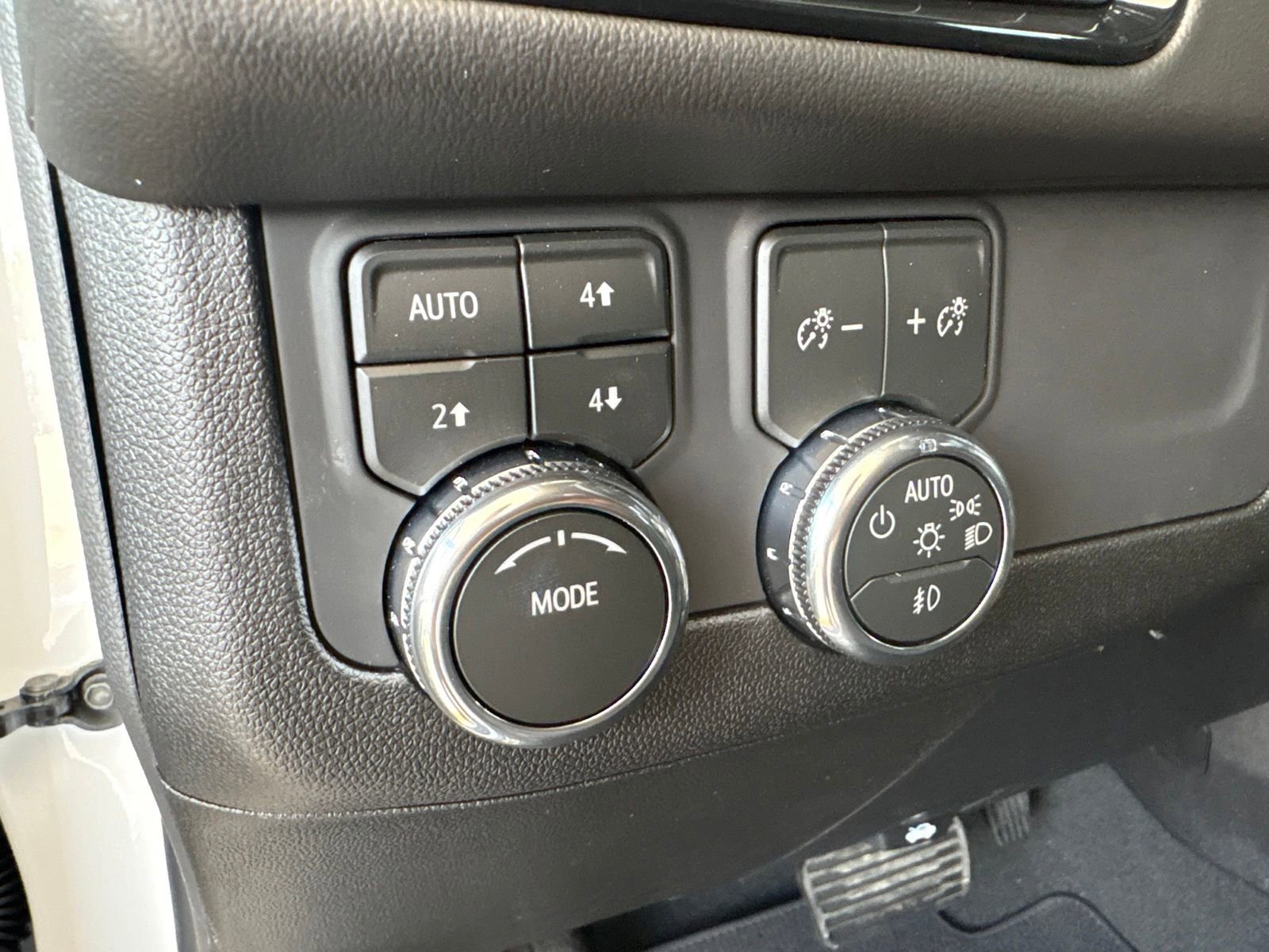 New 2026 GMC Yukon AT4 w/ AT4 Premium Package AWD/4WD image 15