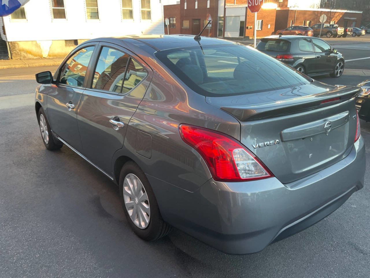 Used 2019 Nissan Versa SV image 3