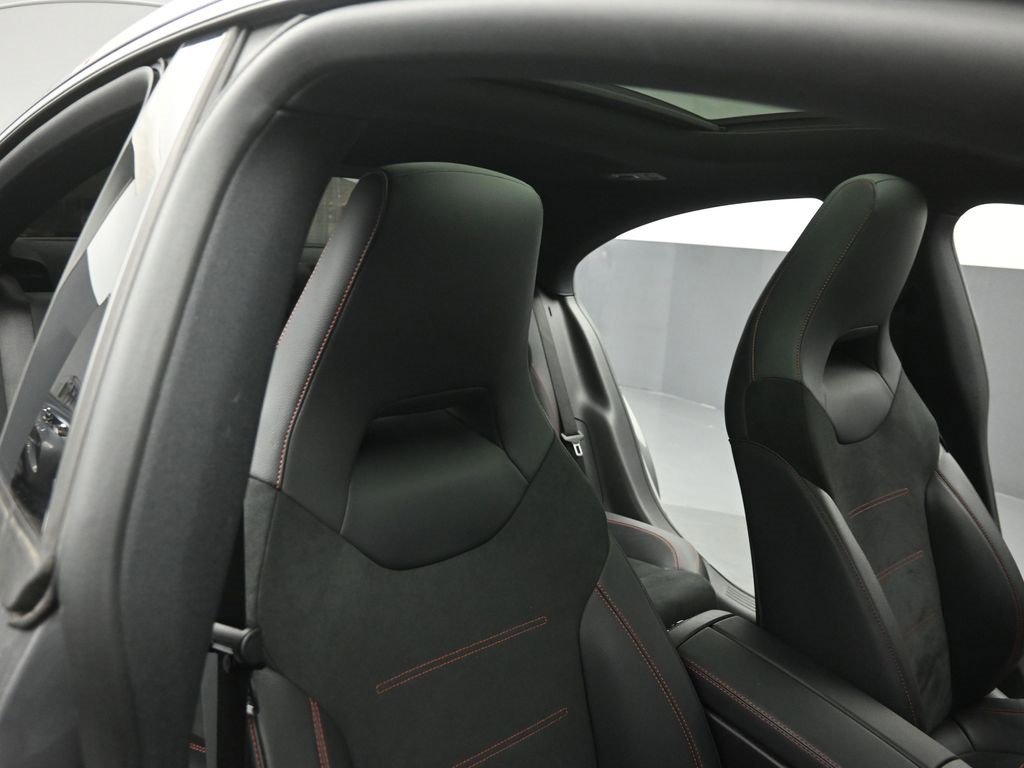 Used 2022 Mercedes-Benz CLA 250 4MATIC image 31