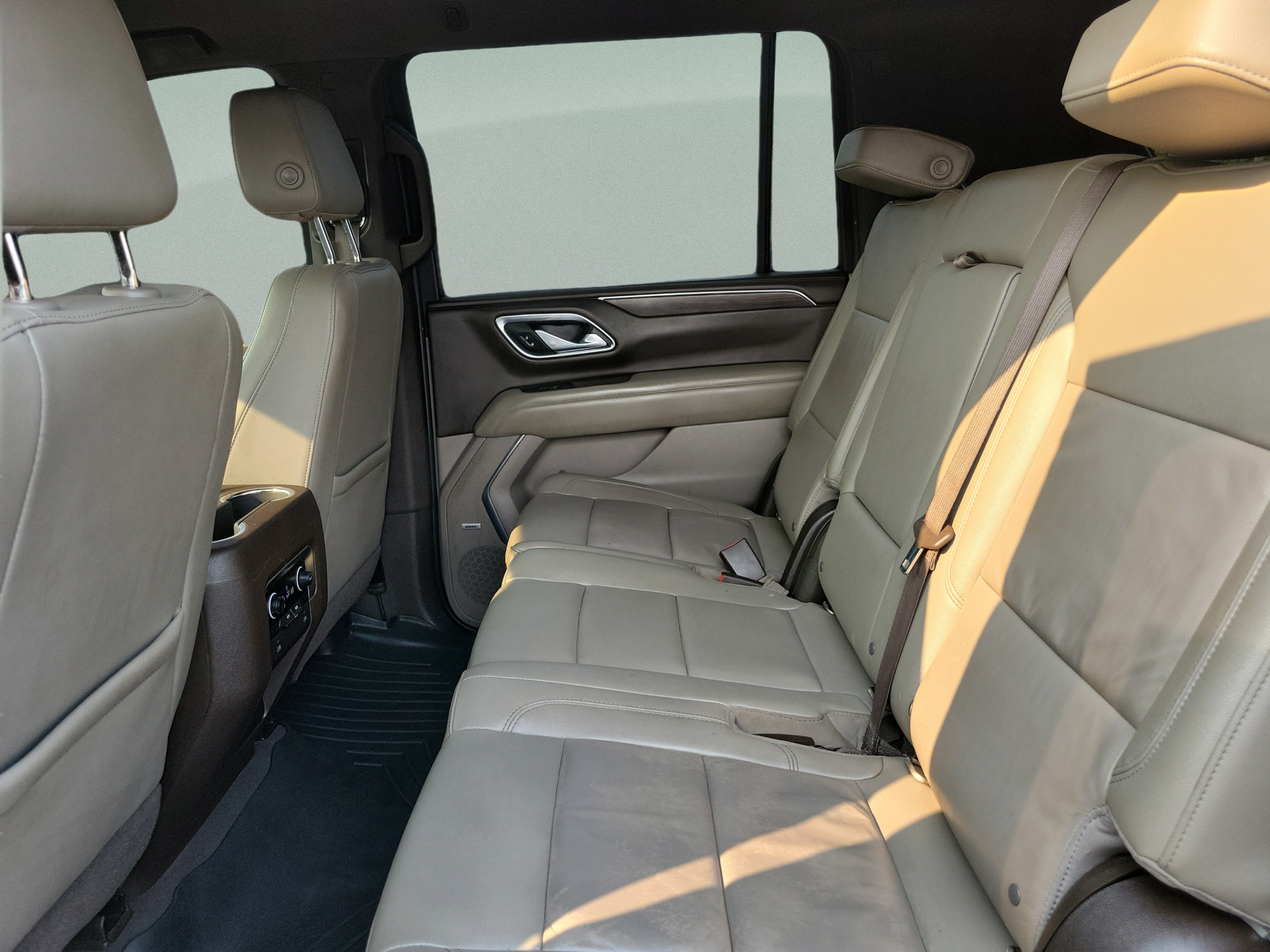 Used 2021 Chevrolet Suburban LT RWD image 9