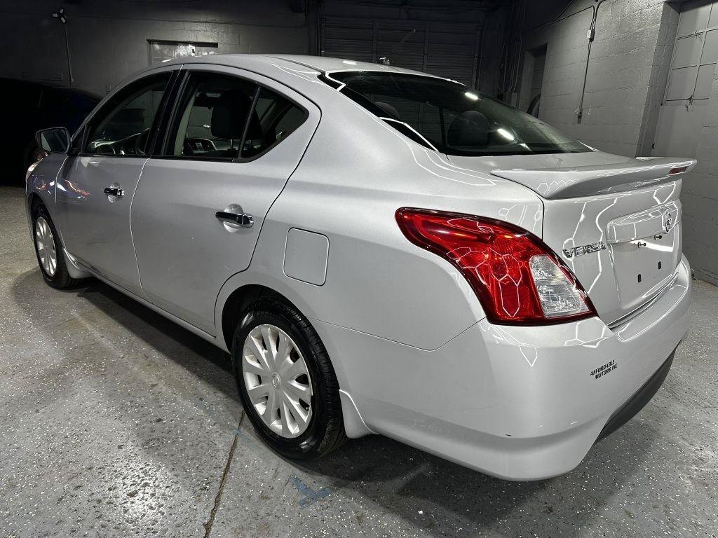 Used 2016 Nissan Versa SV FWD image 3