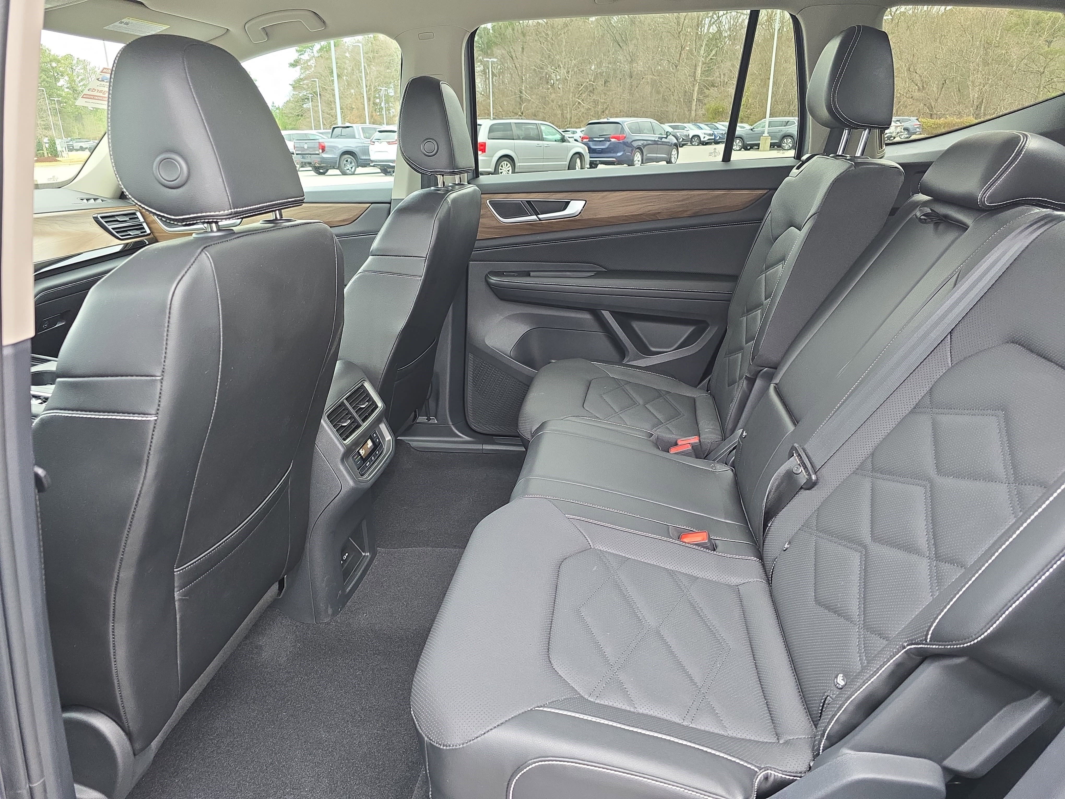 Used 2024 Volkswagen Atlas SE image 13