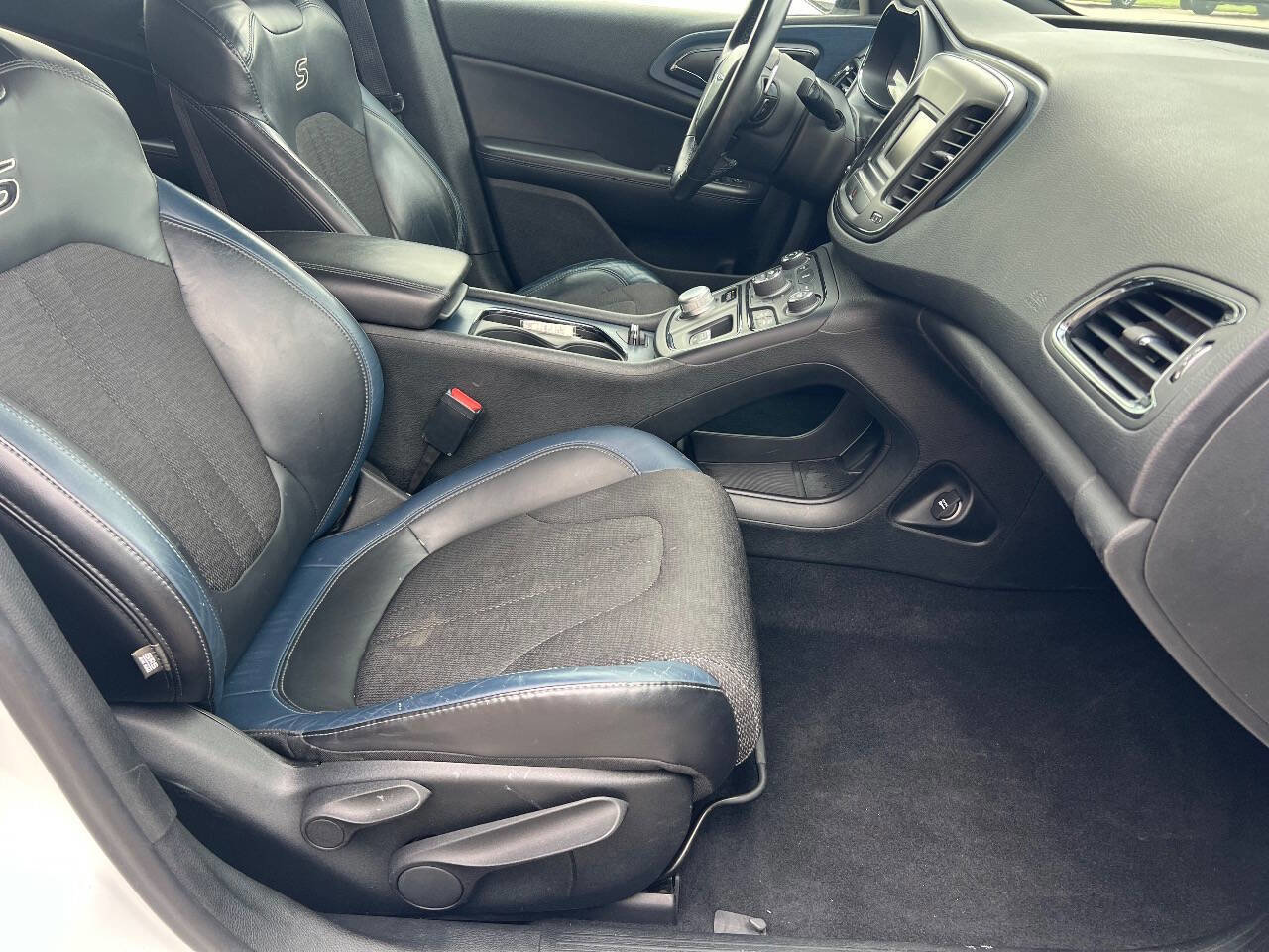 Used 2015 Chrysler 200 S w/ Comfort Group image 19