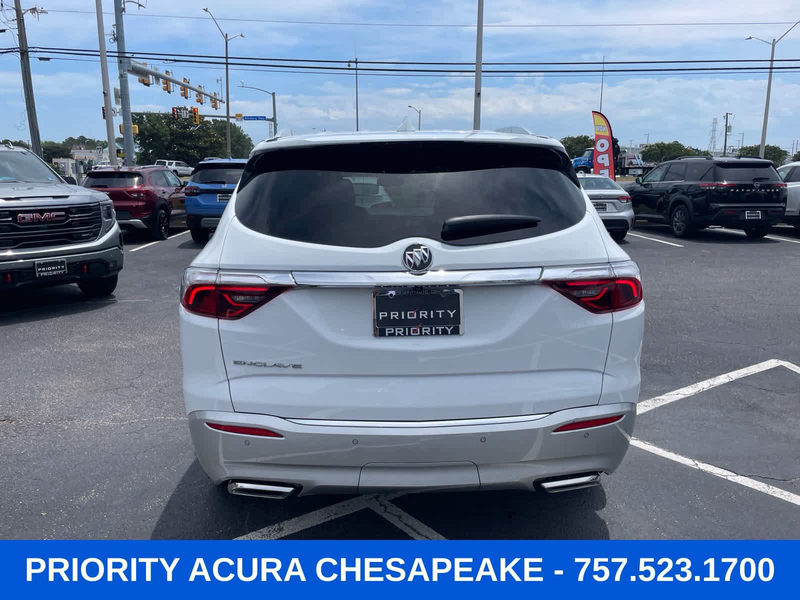 Used 2023 Buick Enclave Essence FWD image 5