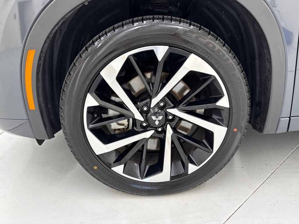 Used 2025 Mitsubishi Outlander 4WD Plug-In Hybrid image 9