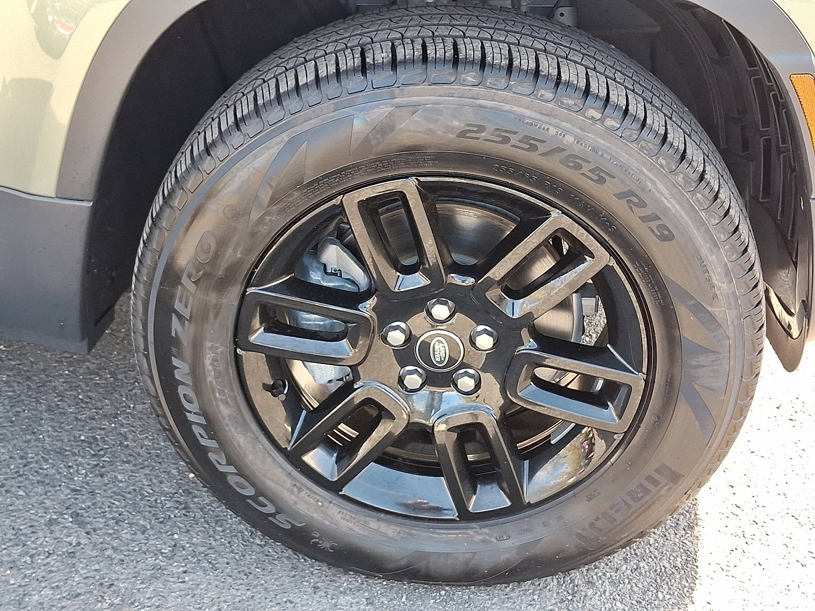 Used 2025 Land Rover Defender 110 S image 12