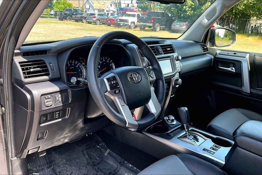 Used 2017 Toyota 4Runner SR5 Premium AWD/4WD image 18