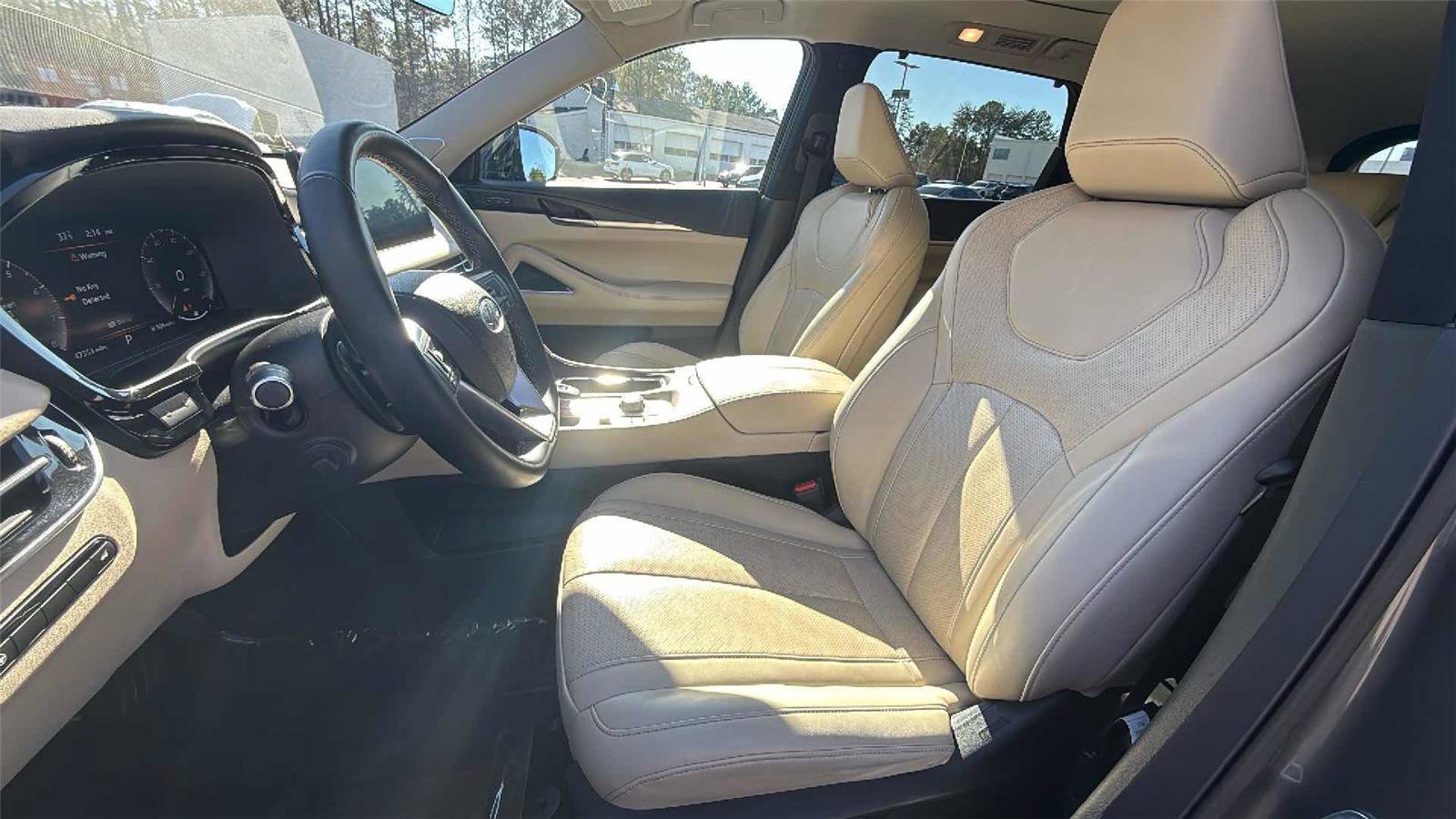 Used 2023 INFINITI QX60 Sensory w/ Cargo Package image 10