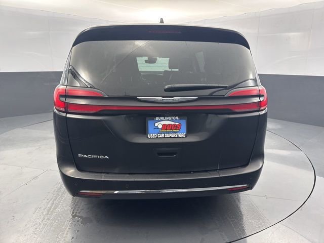 Used 2024 Chrysler Pacifica Touring-L image 6