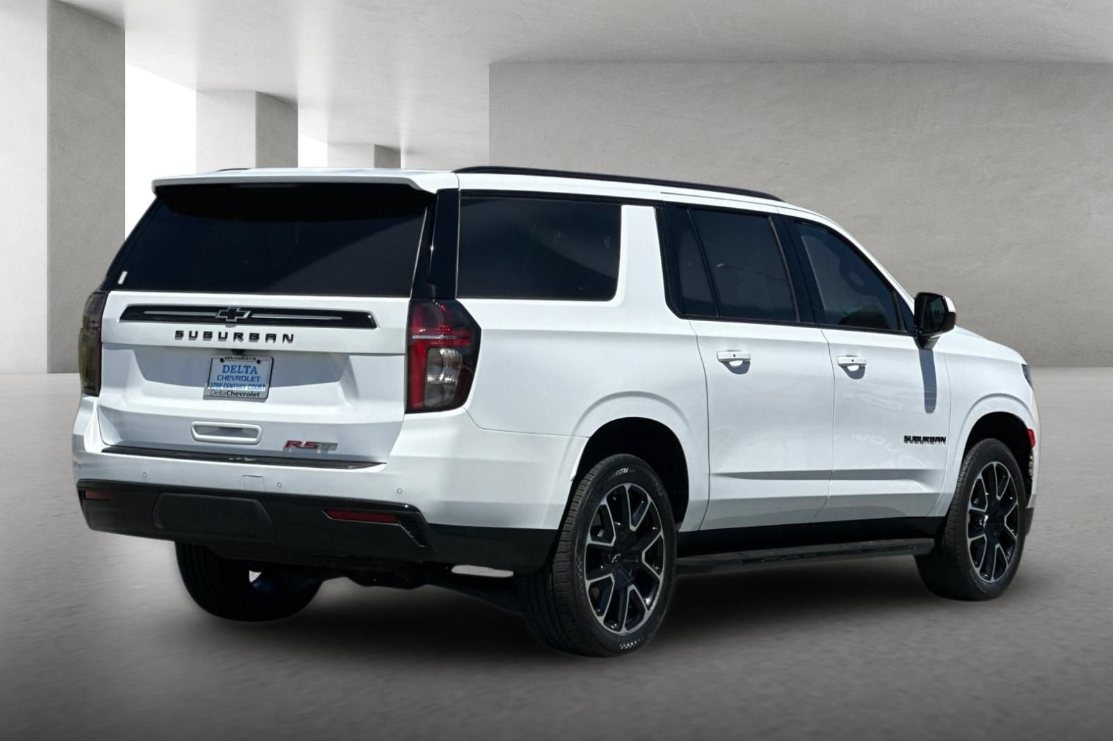 Used 2024 Chevrolet Suburban RST RWD image 4