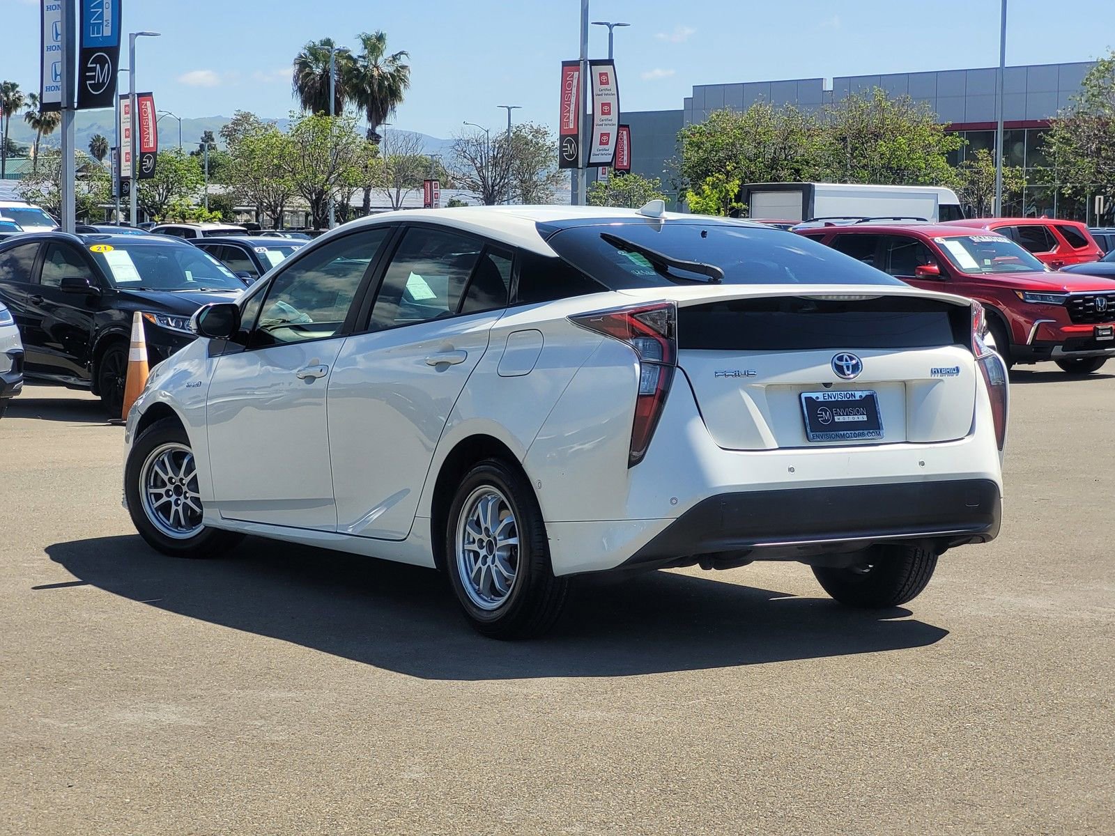 Used 2018 Toyota Prius Two w/ Prius Two Safety Plus Package FWD image 5