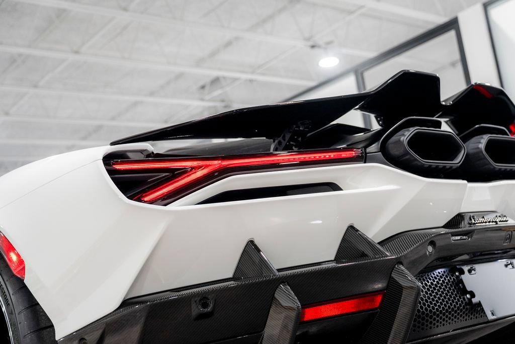 Used 2025 Lamborghini Revuelto AWD/4WD image 38