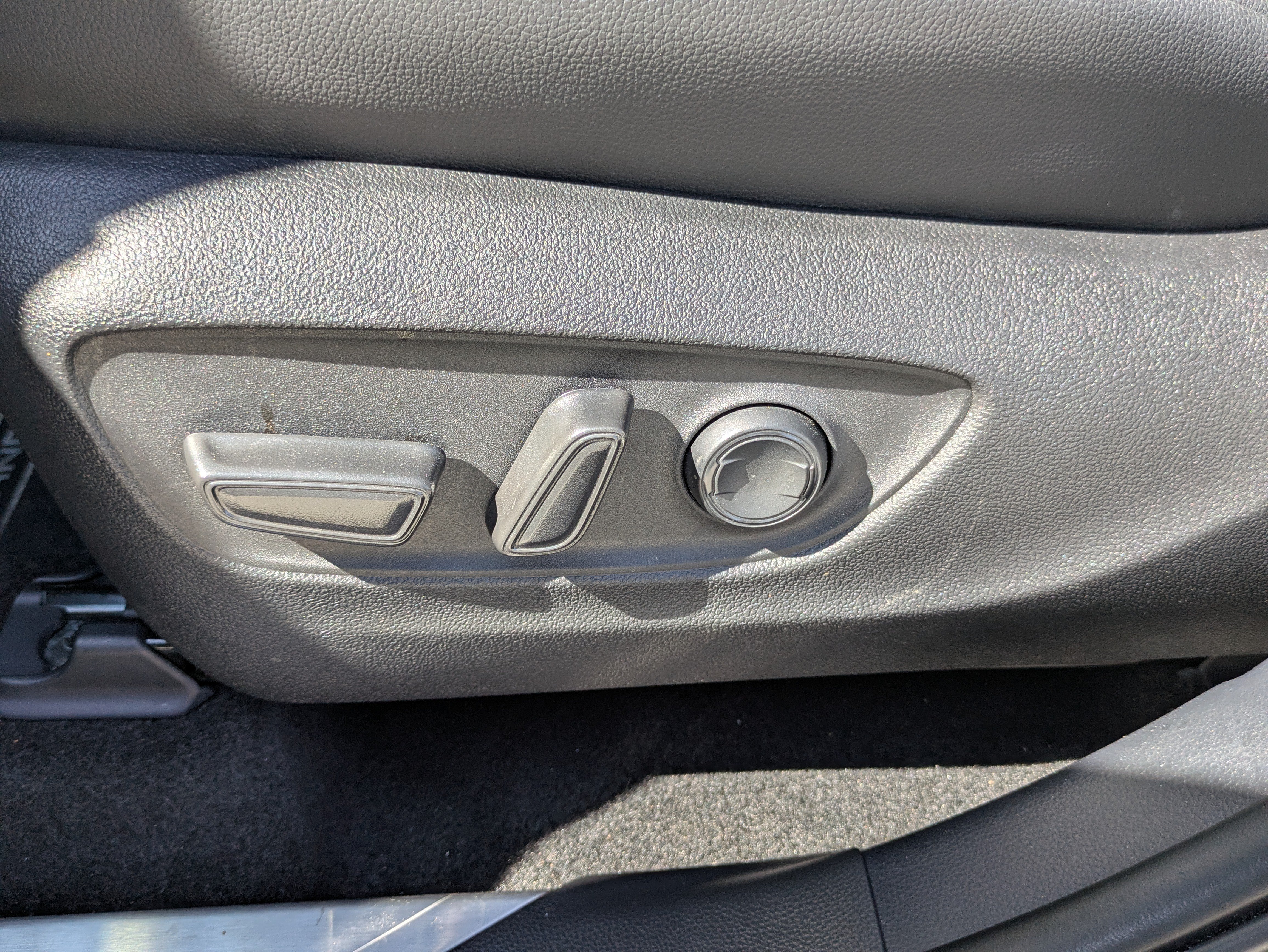 Certified 2024 Toyota Highlander XLE FWD image 11
