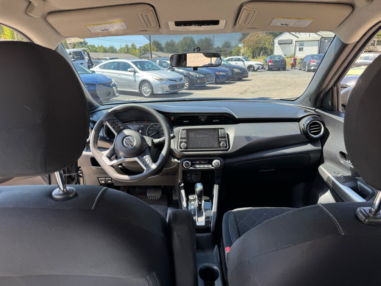 Used 2018 Nissan Kicks SV FWD image 11