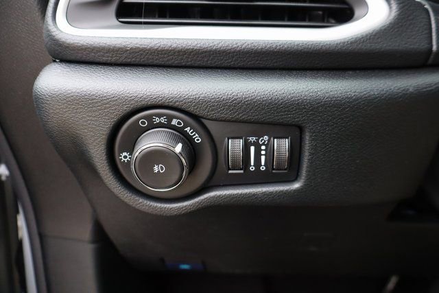 New 2026 Chrysler Pacifica Select FWD image 13