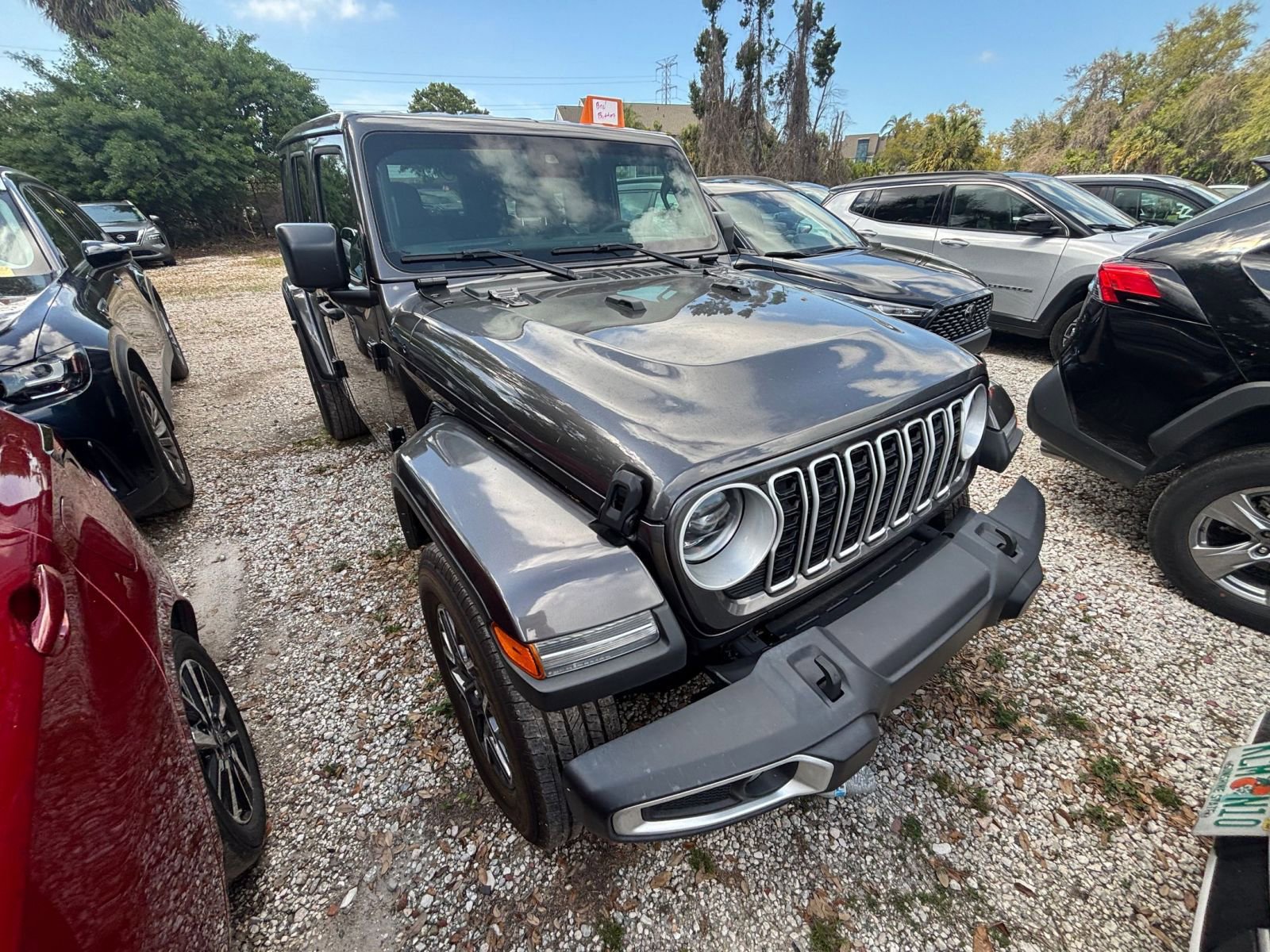 Used 2025 Jeep Wrangler Unlimited Sahara AWD/4WD image 8