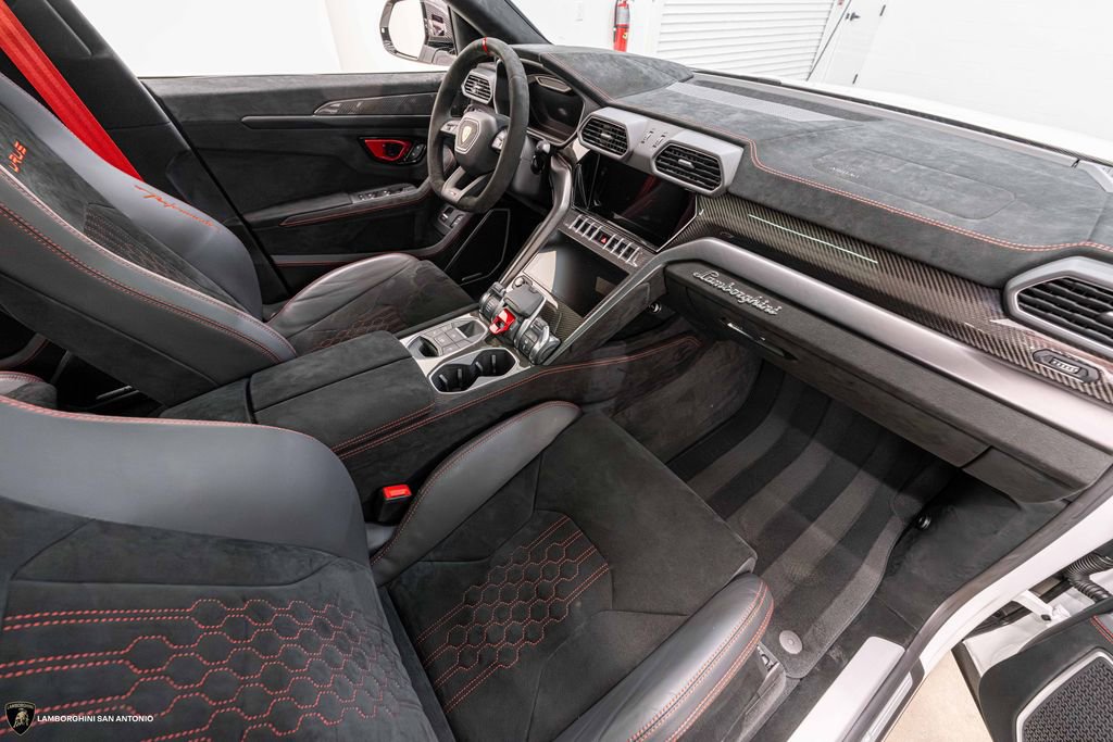 Used 2023 Lamborghini Urus Performante AWD/4WD image 3
