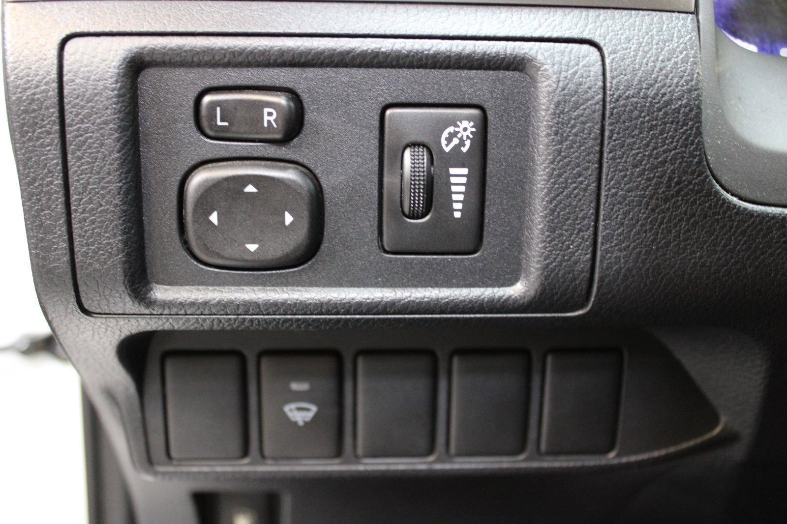 Used 2013 Lexus CT 200h w/ Premium Pkg w/Backup Camera image 15