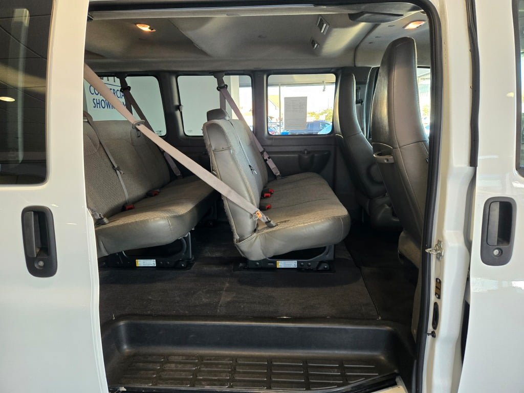 Used 2025 Chevrolet Express 3500 LT w/ LT Preferred Equipment Group RWD image 7